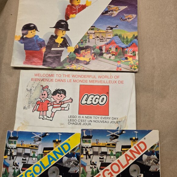 8 pounds Lego lots of vintage 1970's to some modern in locking Case - Picture 11 of 11